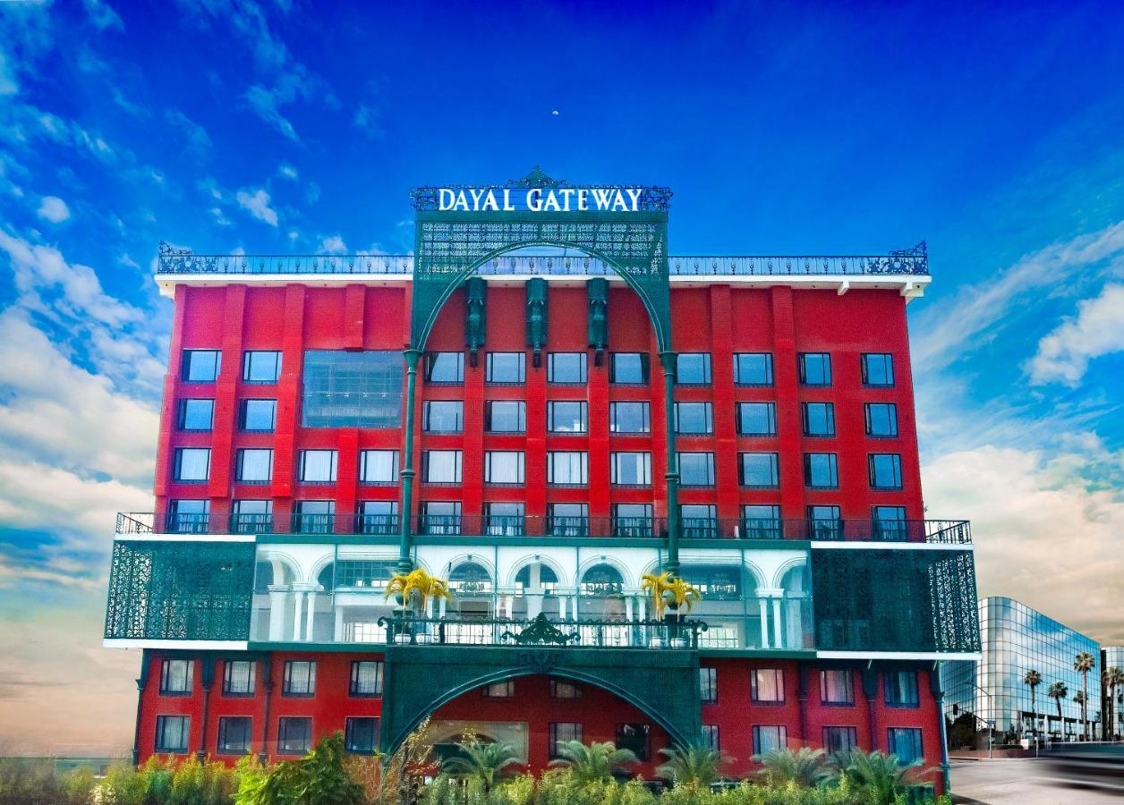 ホテル Dayal Gateway ラクナウ エクステリア 写真